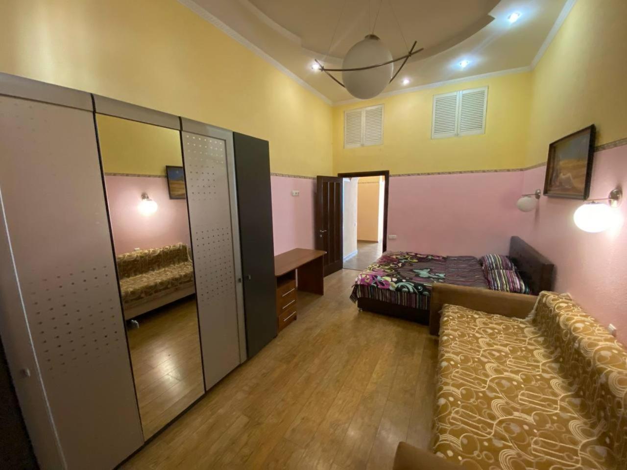 Kievacccommodation Near Gulliver 24H Self Check-In Exterior photo